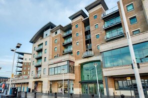 Exterior - Marina Vista - Waterfront Views towards Brownsea Island and the Purbecks (Poole)