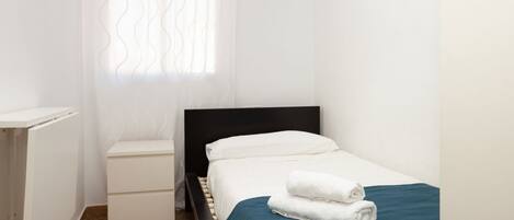 5 bedrooms, iron/ironing board, travel crib