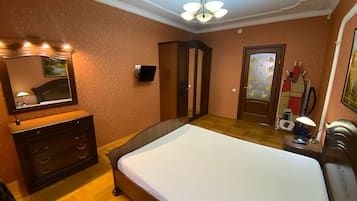 Deluxe Apartment, Non Smoking, Courtyard View | Iron/ironing board, free WiFi