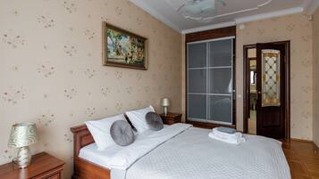 Deluxe Apartment, Non Smoking, Courtyard View | Iron/ironing board, free WiFi