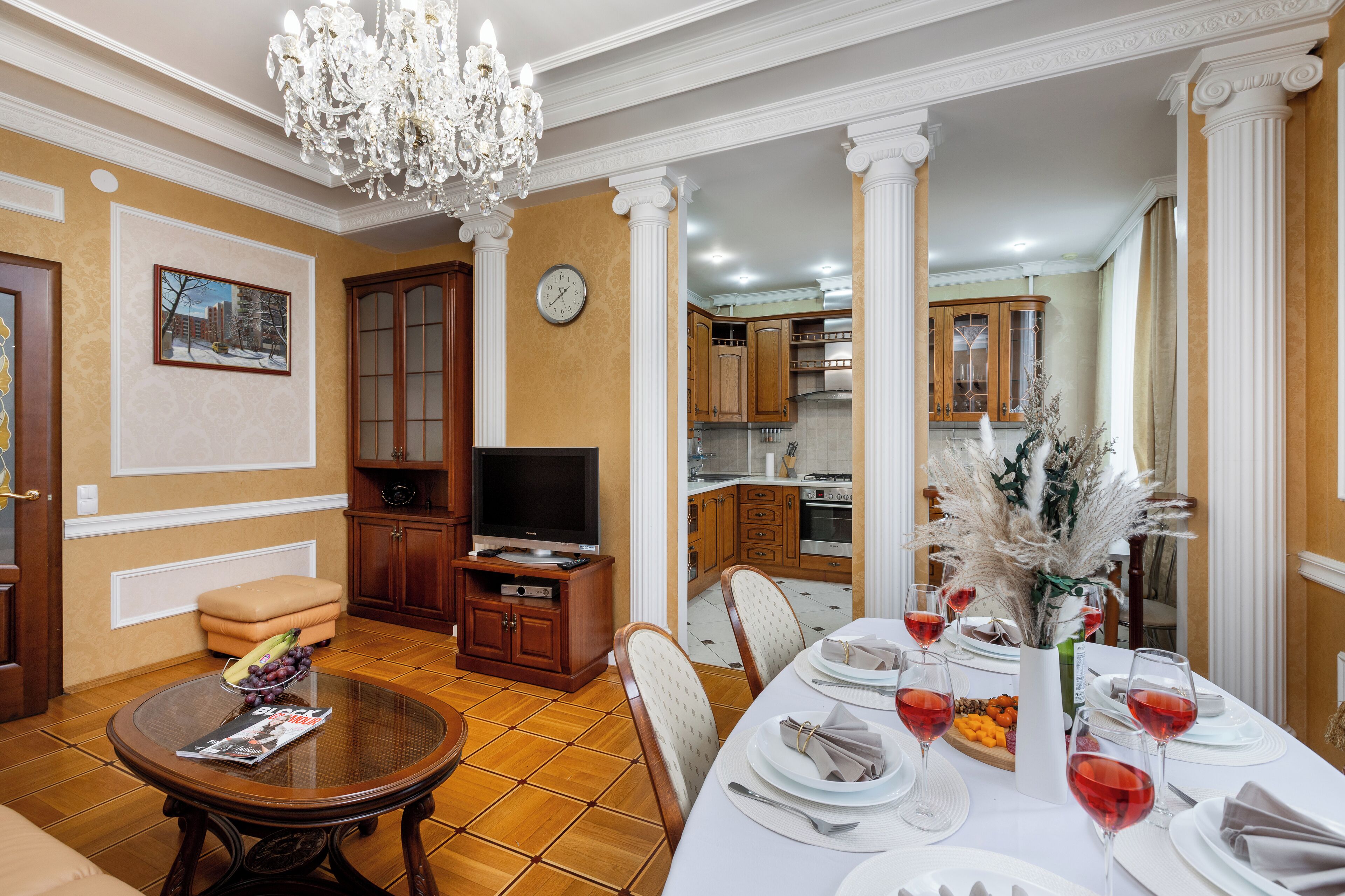 Deluxe Apart Daire, Sigara İçilmez, Avlu Manzaralı | Oturma alanı | Uydu yayını kanalları bulunan 30 inç düz ekran televizyon 