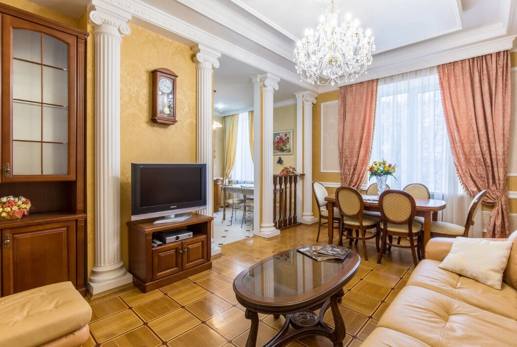 Deluxe Apartment, Non Smoking, Courtyard View | Living area