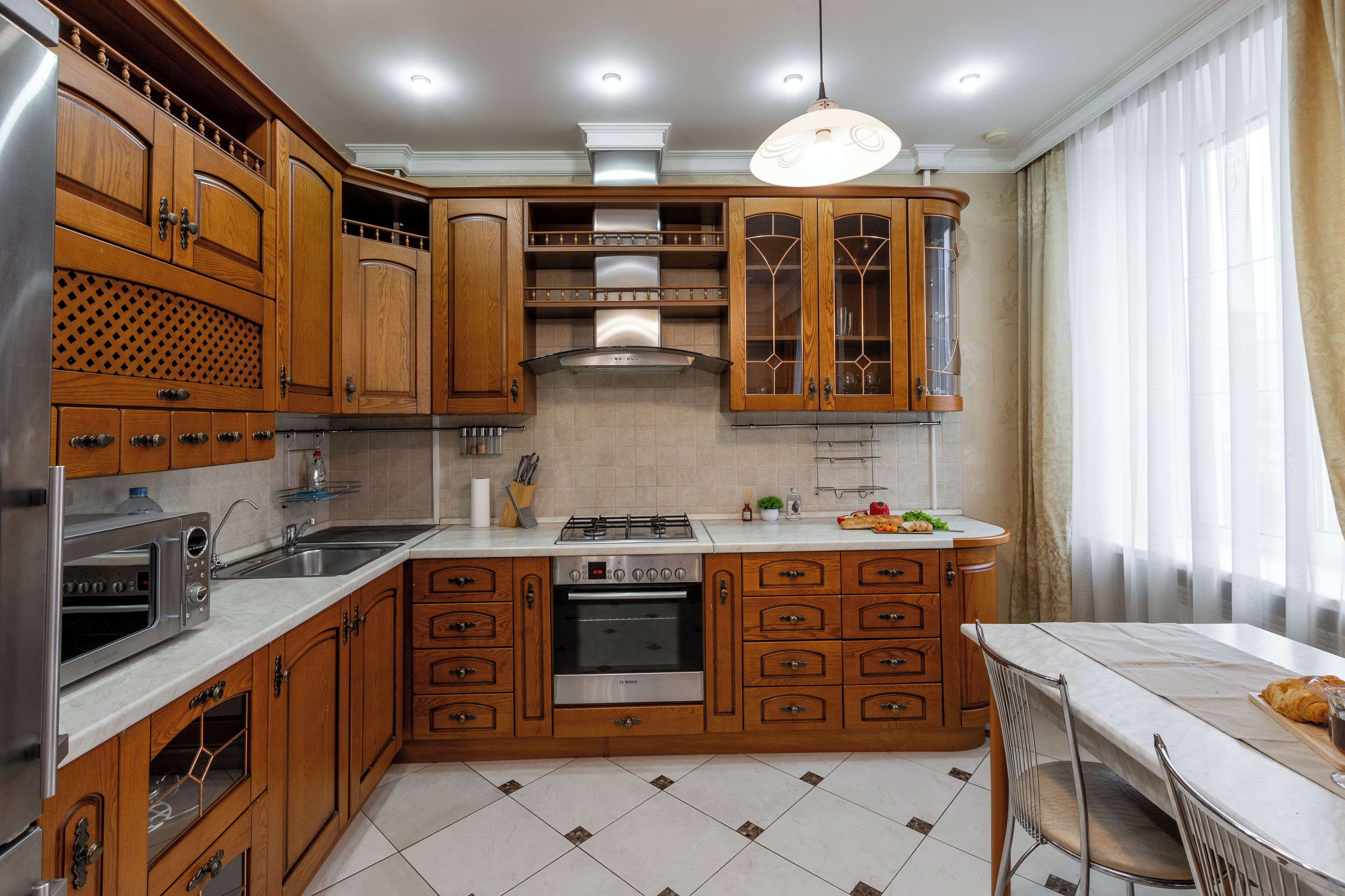 Deluxe-huoneisto, tupakointi kielletty, näköala pihalle | Yksityinen keittiö | Vedenkeitin