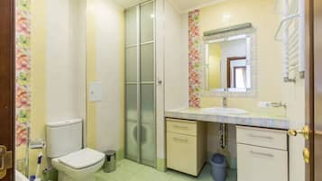 Deluxe Apartment, Non Smoking, Courtyard View | Bathroom