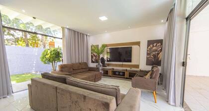 Casa com Piscina a 200m da Praia da Enseada