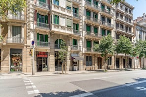 Exterior - Authentic, Private Garden / Paseo de Gracia (08008 Barcelona)