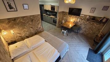 In-room safe, blackout drapes, free WiFi