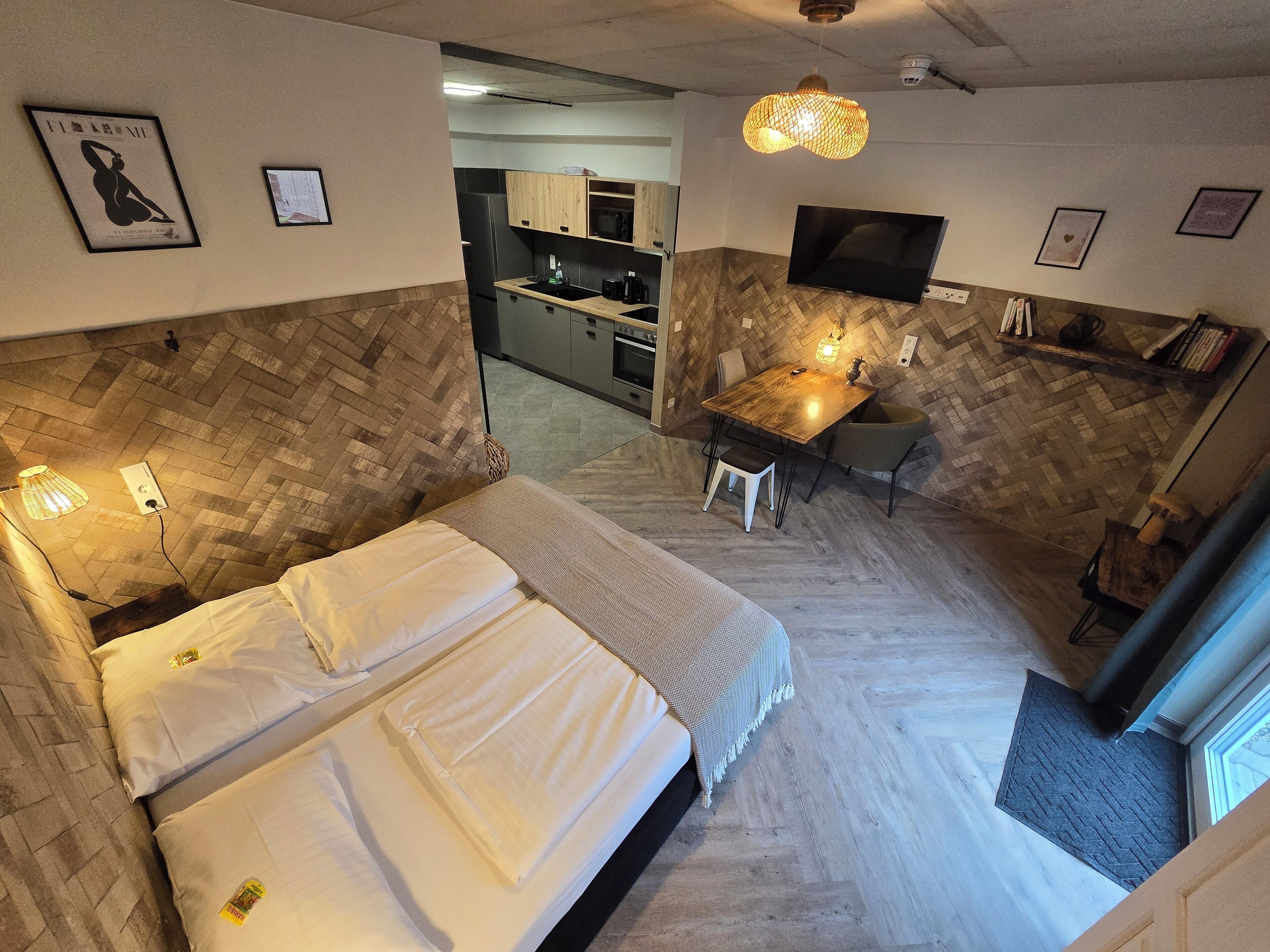 In-room safe, blackout drapes, free WiFi