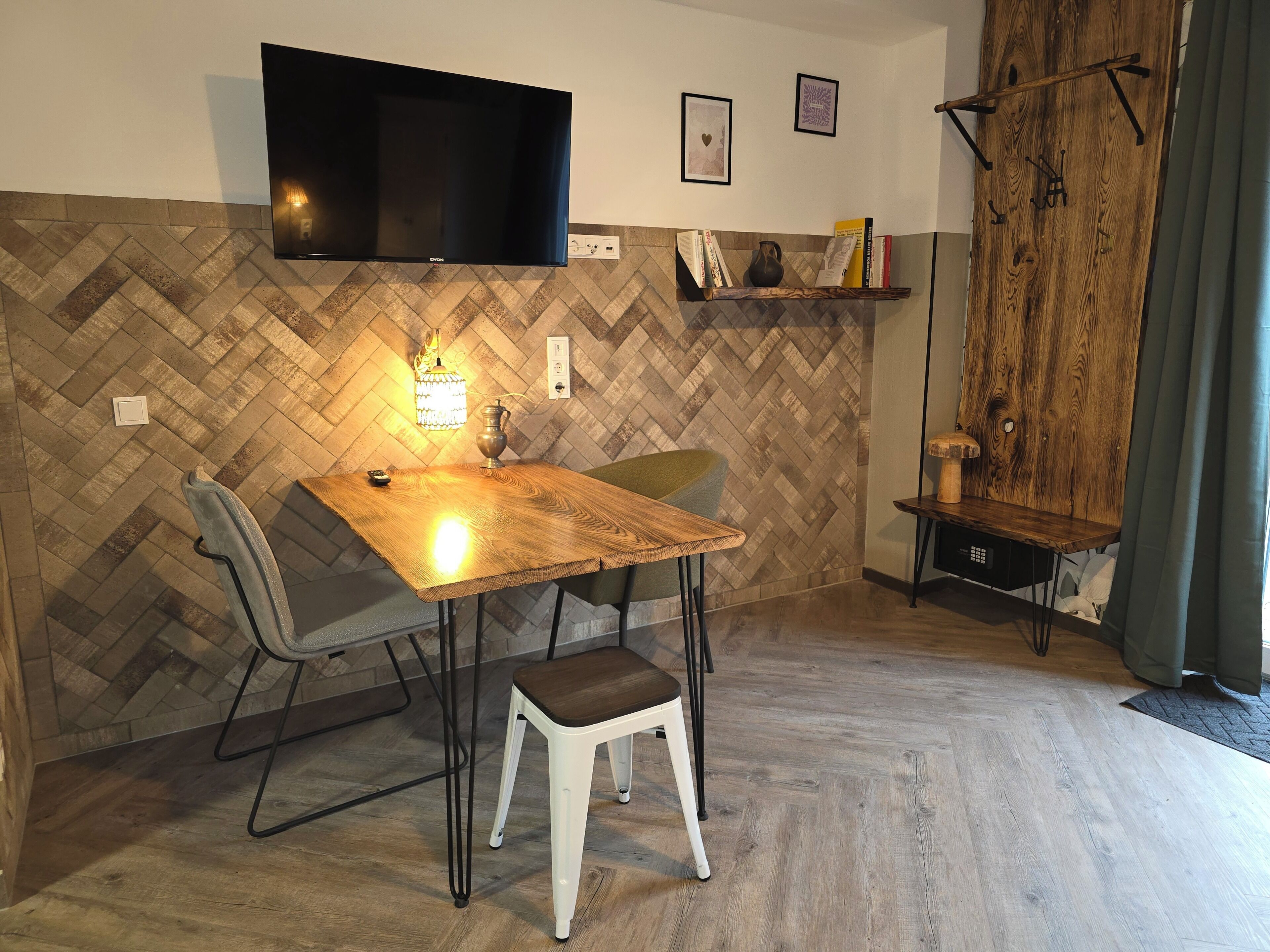 Studio Suite, 1 Bedroom, Kitchen | In-room safe, blackout curtains, free WiFi