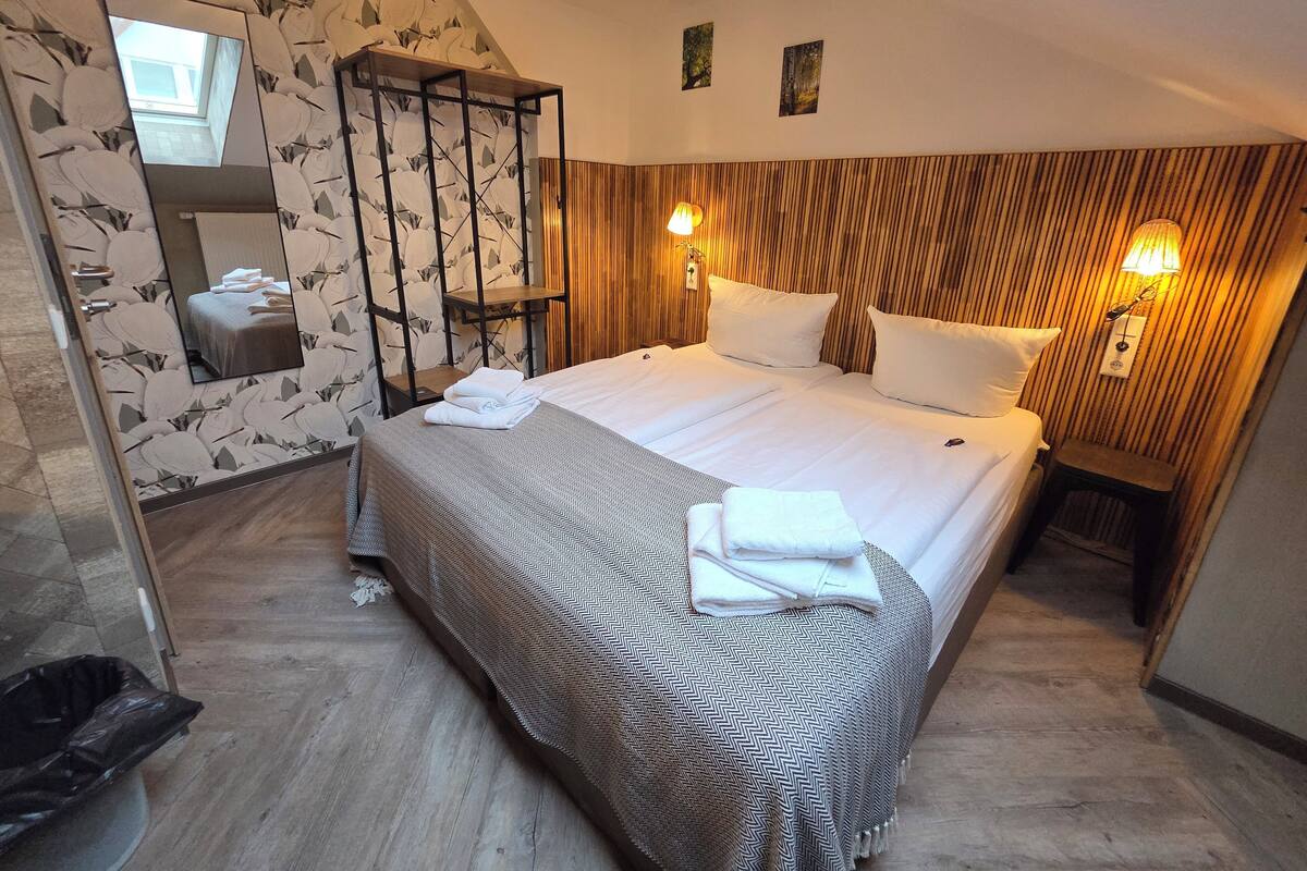 In-room safe, blackout drapes, free WiFi