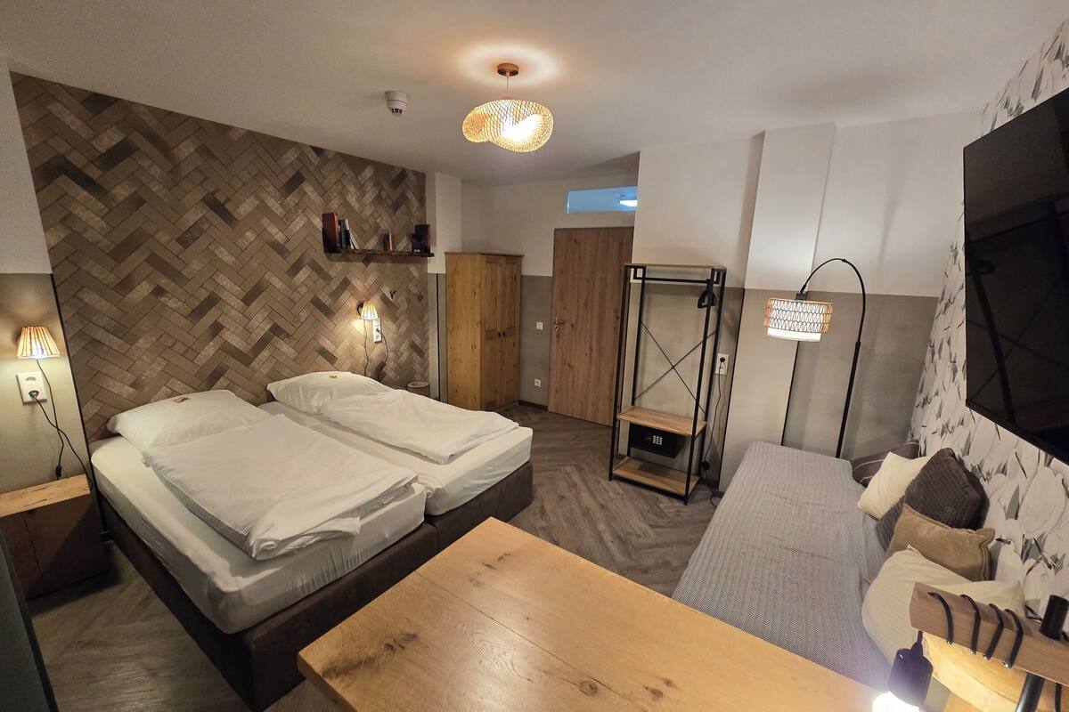 In-room safe, blackout drapes, free WiFi