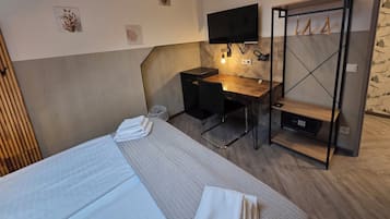 Apartment, 3 Bedrooms, Kitchen | In-room safe, blackout curtains, free WiFi