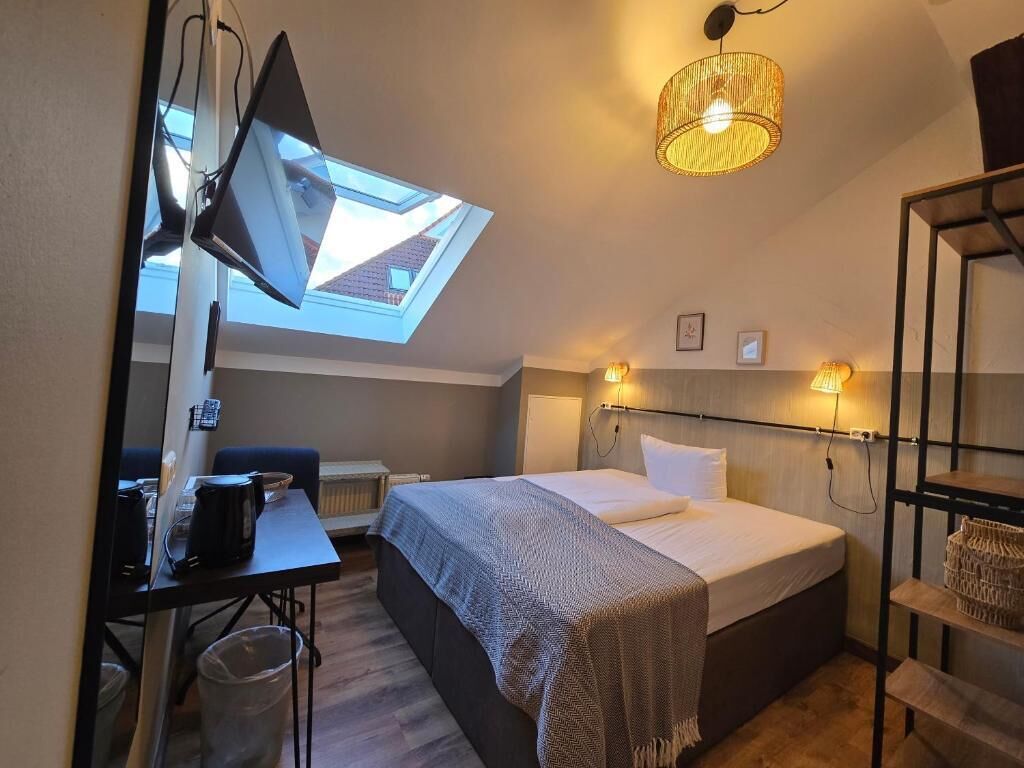 In-room safe, blackout drapes, free WiFi