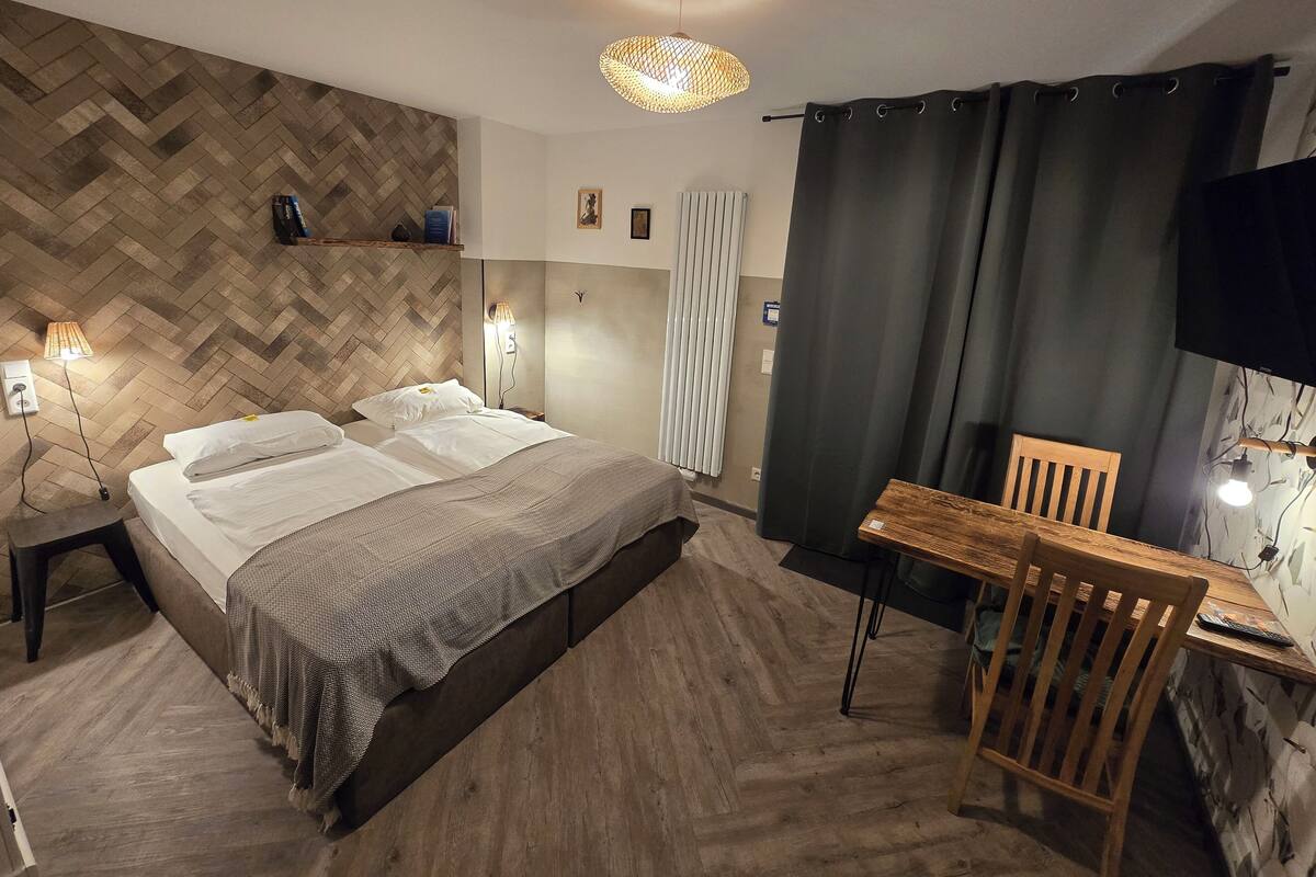 In-room safe, blackout drapes, free WiFi