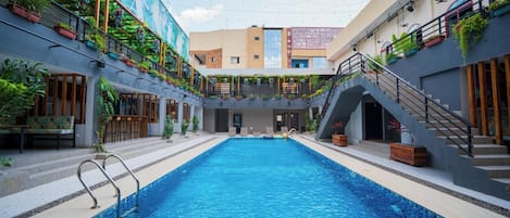 2 piscines extérieures