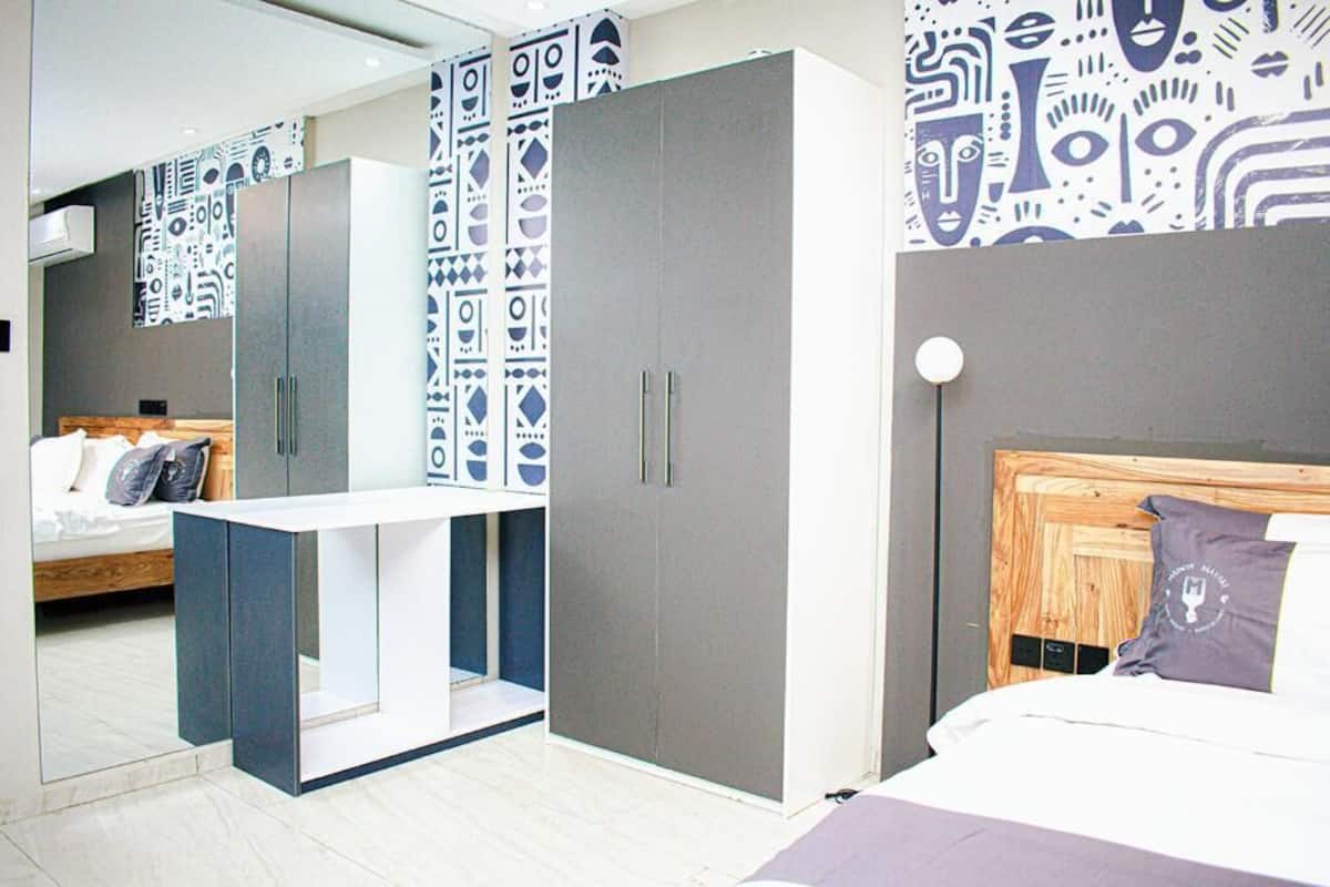 Executive-Suite | Zimmersafe, schallisolierte Zimmer, Bügeleisen/Bügelbrett