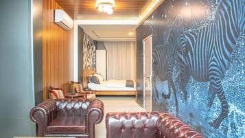 In-room safe, soundproofing, iron/ironing board, free WiFi