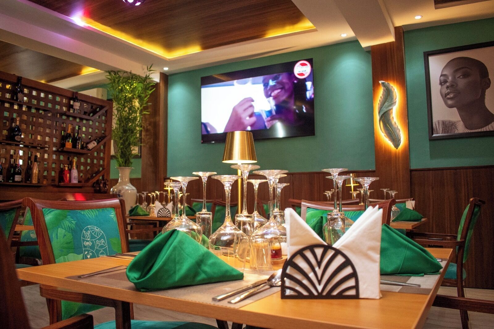 Daily cooked-to-order breakfast (EUR 12 per person)