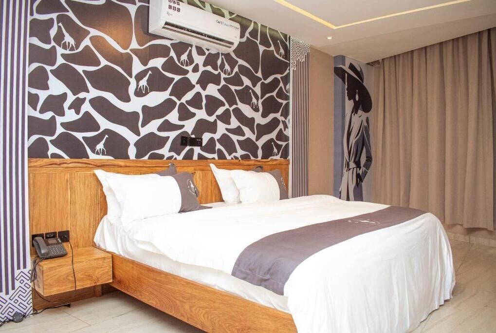 Doppelzimmer, Poolblick | Zimmersafe, schallisolierte Zimmer, Bügeleisen/Bügelbrett