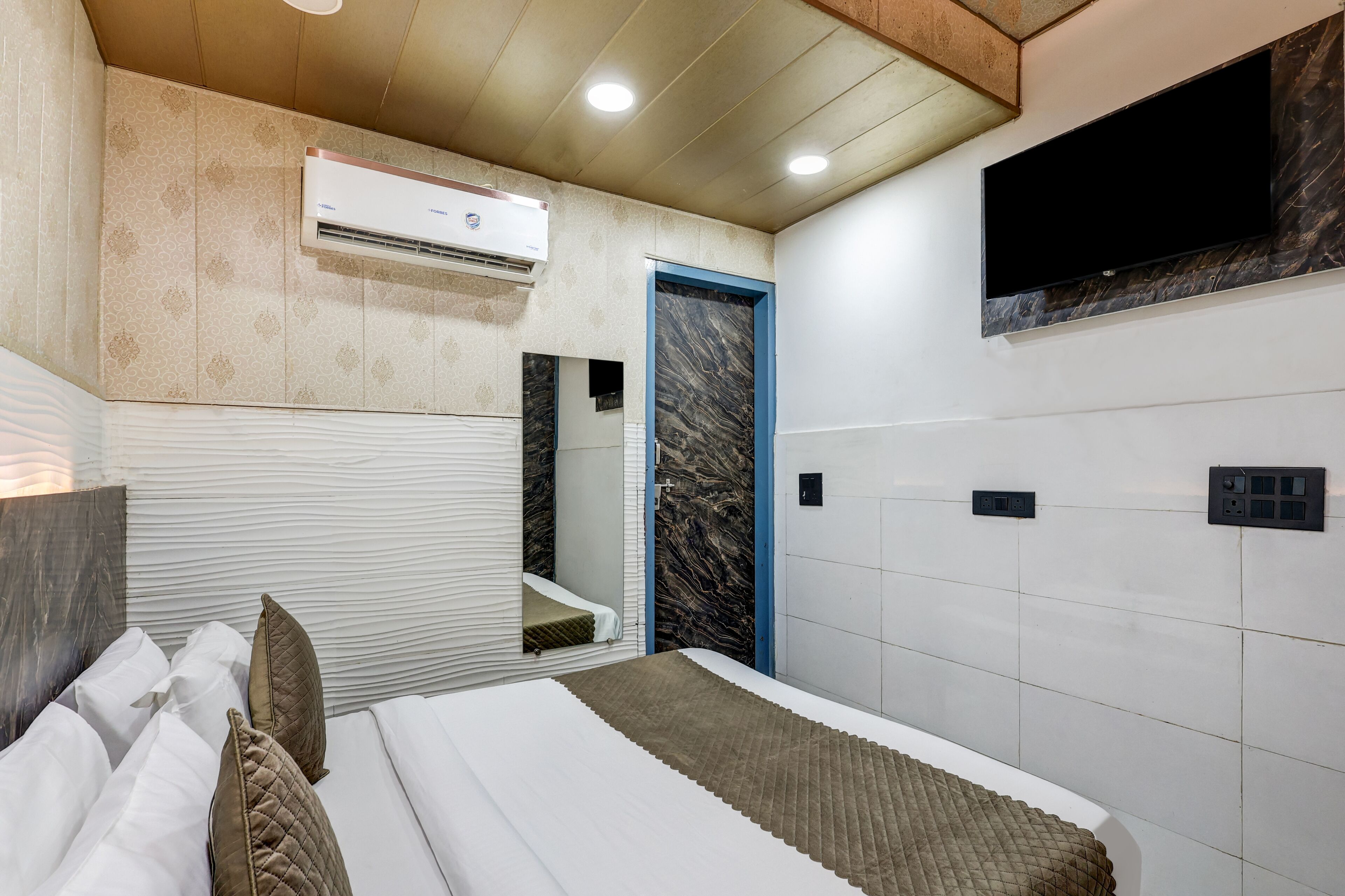 Quarto casal luxo | Escrivaninha, Wi-Fi de cortesia