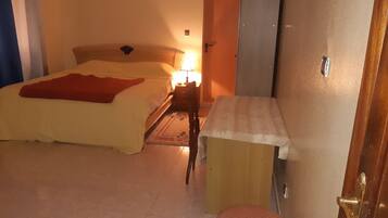 Room | Desk, laptop workspace, free WiFi