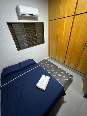 2 habitaciones, tabla de planchar con plancha, wifi y ropa de cama 