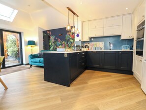 Rentaplats i utensilis de cuina, vaixella i coberteria 