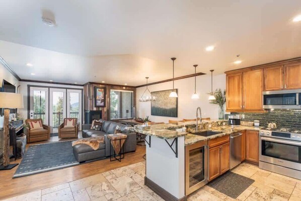 Interior - Mtn Village Retreat - Balcony Views & Steam Shower (Mountain Village)