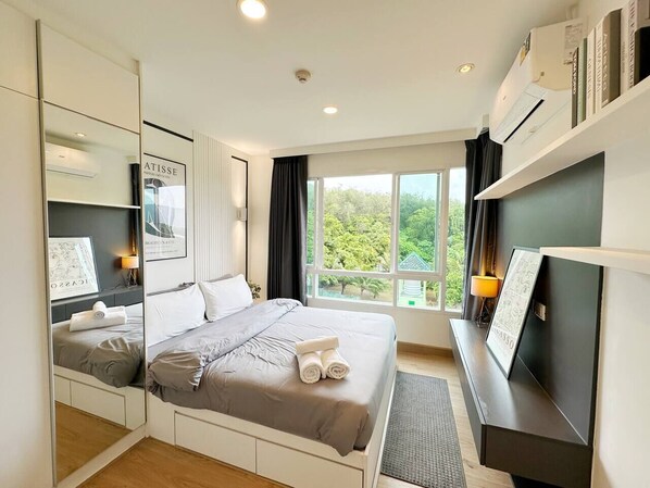 Iron/ironing board, WiFi, bed sheets - Cozy 1-bedroom apartment with AC in cool Tambon Kathu Patong (Tambon Kathu)