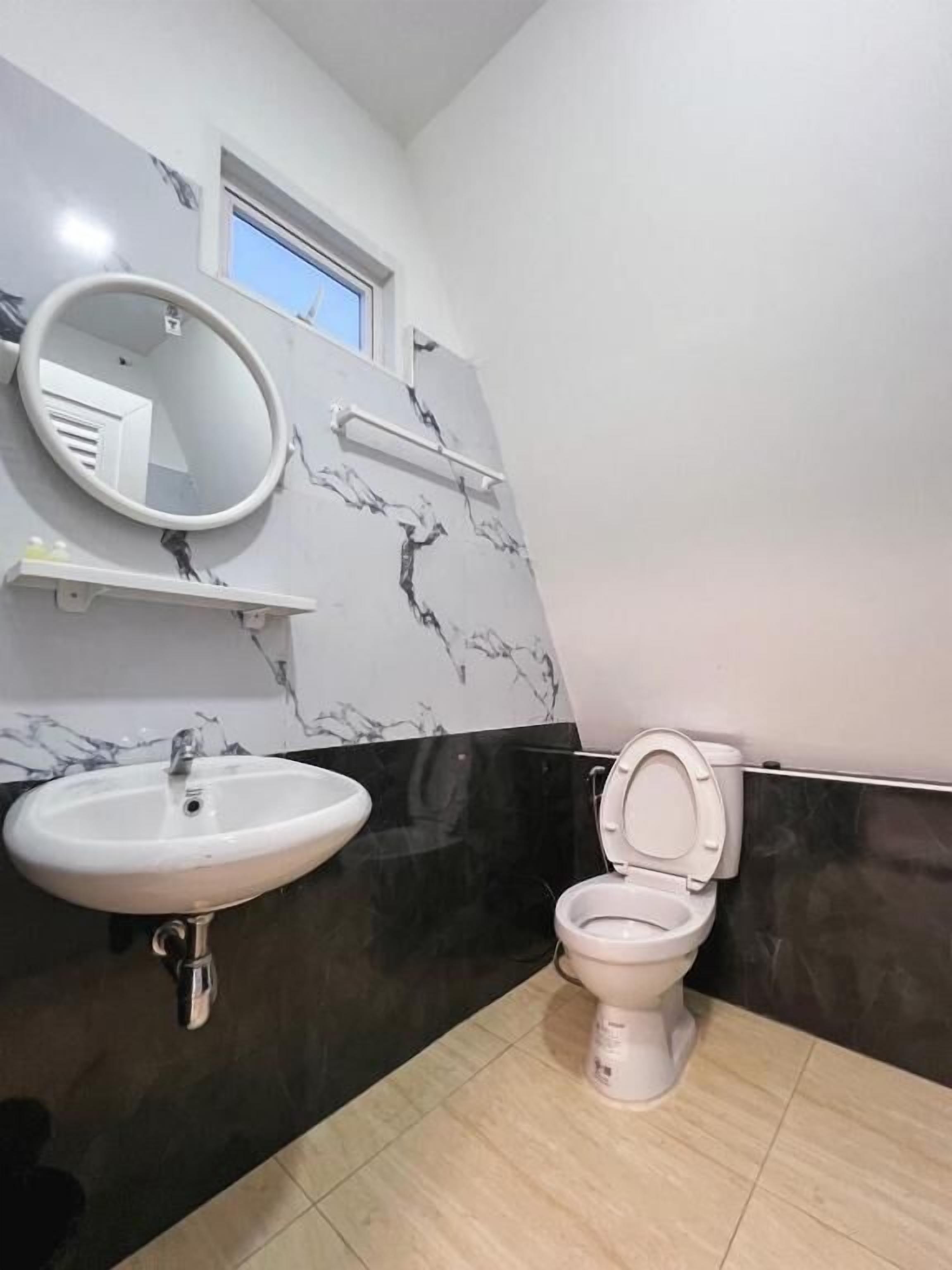 Een douche, gratis toiletartikelen, een haardroger, handdoeken