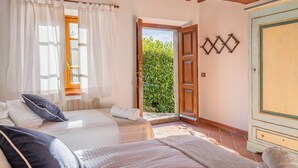 Unclassified image, 4 of 98, button - Tuscany Villa in Lucca with Private Infinity Pool, offers catering & experiences (Toscana)