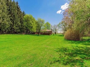 Property grounds - Prime location! Peaceful Country Living with modern comfort & city Convenience ! (Ajax)