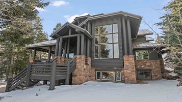 House, 5 Bedrooms | Exterior