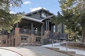 Talo, 5 makuuhuonetta | Ulkopuoli