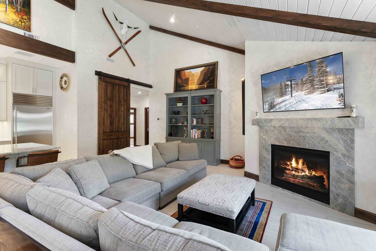 Condo, 4 Bedrooms | Living area