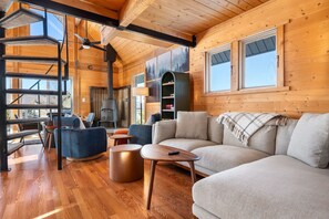 Hus, 2 soverom | Oppholdsområde | Smart-TV