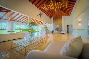 Interior - Villa Vega de Palma. Luxurious villa .Golf view (La Romana)