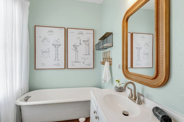 Shower, hair dryer, towels - QUIET POUR ~ On Duval St, Adult Only, Adjoining Rum Bar and Near Beach! (Key West)