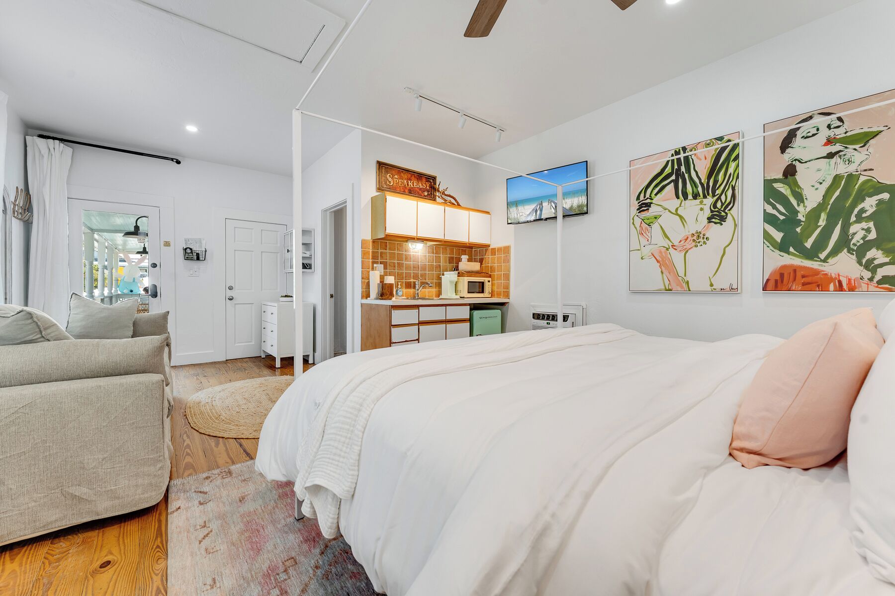 Iron/ironing board, free WiFi, bed sheets