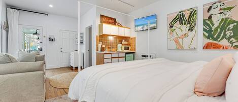 Iron/ironing board, free WiFi, bed sheets