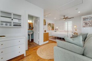 Iron/ironing board, free WiFi, bed sheets