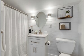 Shower, hair dryer, towels - HIDEAWAY ~ On Duval St, Adult Only, Adjoining Rum Bar & Nearby Beaches! (Key West)