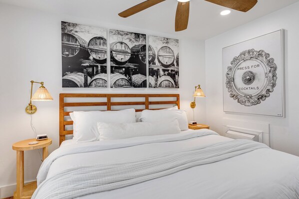 Iron/ironing board, free WiFi, bed sheets - HIDEAWAY ~ On Duval St, Adult Only, Adjoining Rum Bar & Nearby Beaches! (Key West)