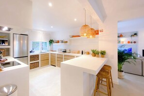 Microwave, oven, stovetop, dishwasher - Contemporary luxury villa with heatable private pool (Faro)