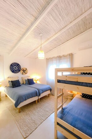 Iron/ironing board, internet, bed sheets - Contemporary luxury villa with heatable private pool (Faro)