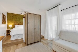 Een strijkplank/strijkijzer, gratis wifi, beddengoed