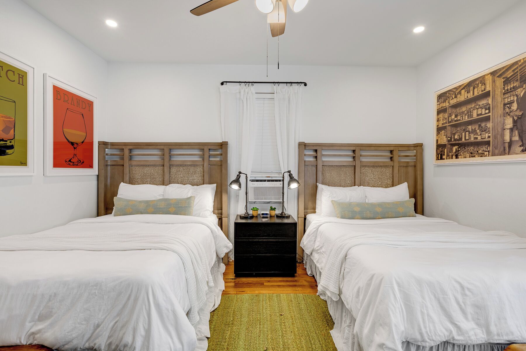 Ferros/tábuas de passar roupa, Wi-Fi de cortesia, roupa de cama