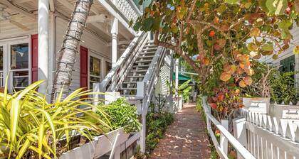 SMUGGLER'S COVE ~ On Duval St, Adult Only, Adjoining Rum Bar & Near Beaches!