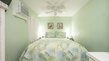 Iron/ironing board, free WiFi, bed sheets