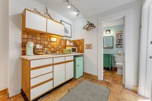 Fridge, microwave, coffee/tea maker, cookware/dishes/utensils - BOOTLEGGER BAY ~ On Duval St, Adult Only, Adjoining Rum Bar & Nearby Beaches! (Key West)